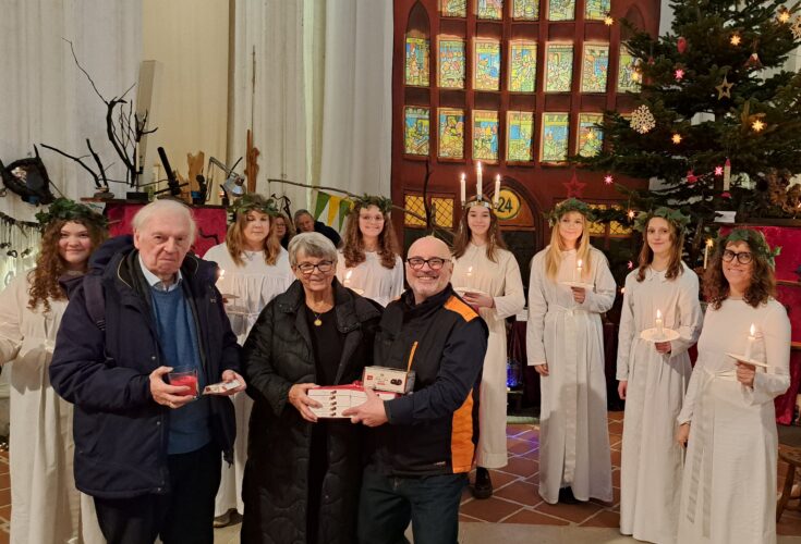 Herzliches Wiedersehen mit Lucia- Delegation aus Visby in St. Petri bei etwa 300 Besucherinnen und Besuchern.